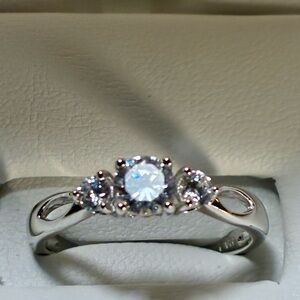 Elegant Sterling CZ 3 Stone Ring size 8